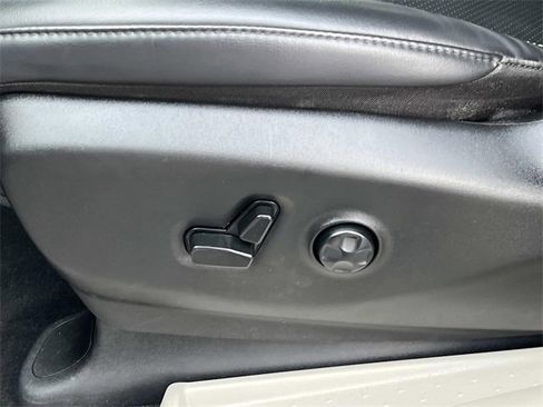 Used 2023 Chrysler Pacifica Touring-L image 33