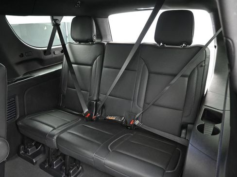 Used 2025 GMC Yukon XL Denali AWD/4WD image 16