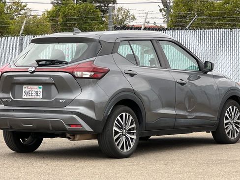 Used 2021 Nissan Kicks SV FWD image 3