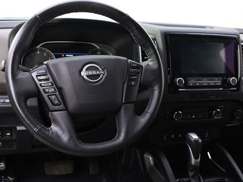 Used 2022 Nissan Frontier SV image 12