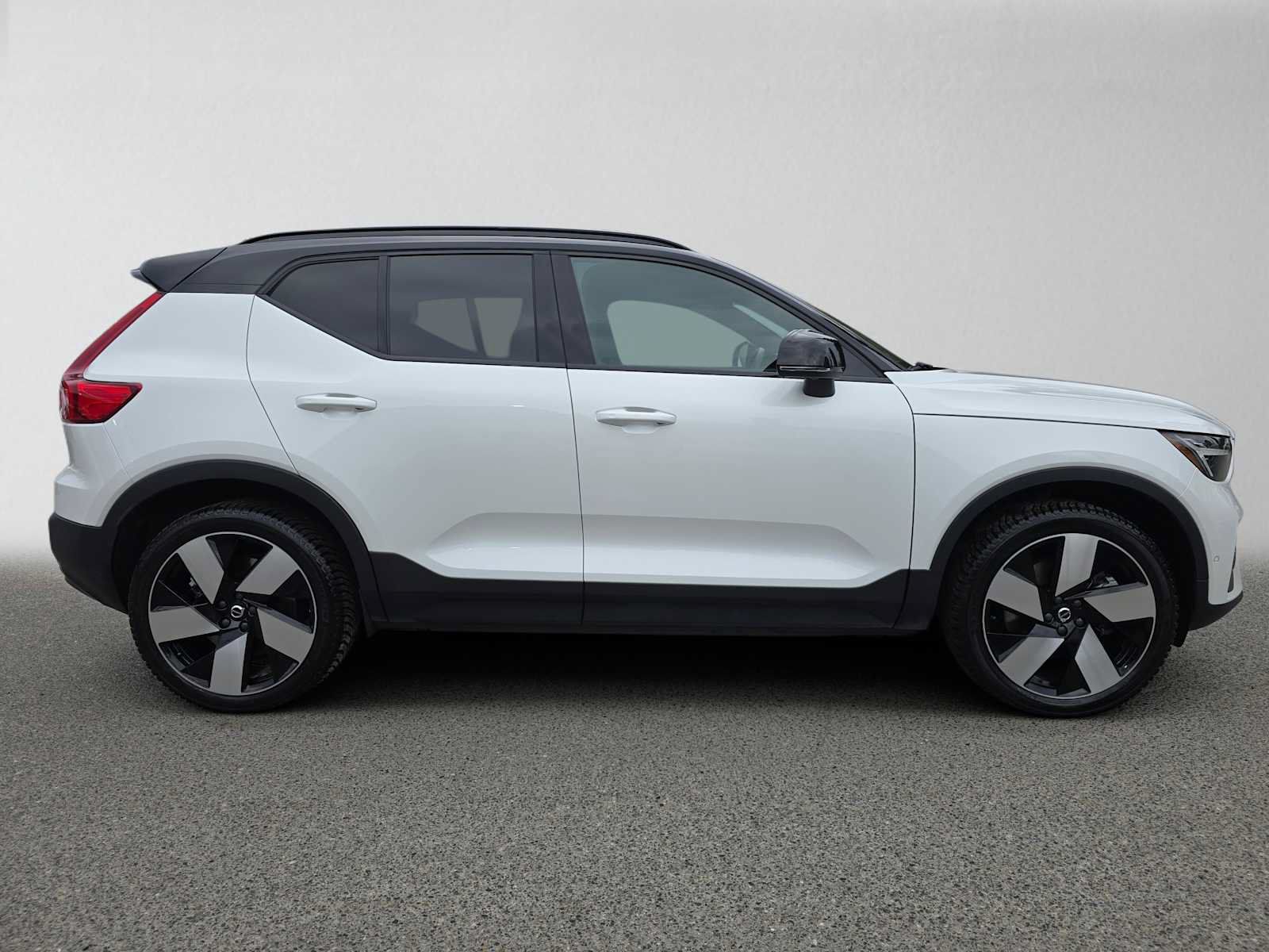 Certified 2023 Volvo XC40 Recharge Ultimate w/ Protection Package Premier AWD/4WD image 3
