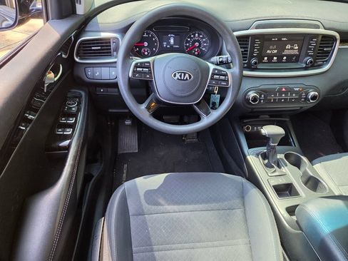 Used 2019 Kia Sorento AWD image 12