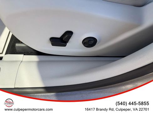 Used 2019 Jeep Cherokee Limited w/ Technology Group image 8