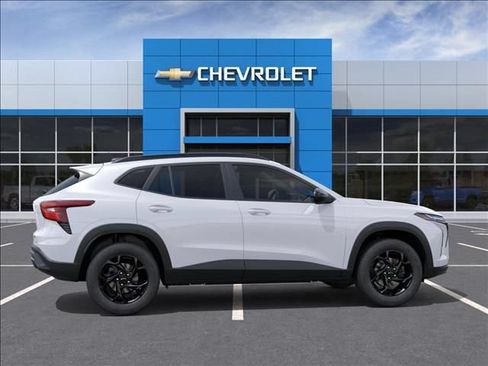New 2026 Chevrolet Trax LT w/ Driver Confidence Package FWD image 5