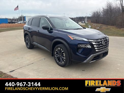 Used 2025 Nissan Rogue SL w/ Tech Package image 7