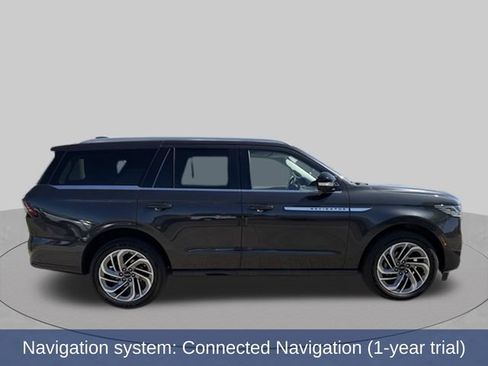Used 2025 Lincoln Navigator Reserve AWD/4WD image 2