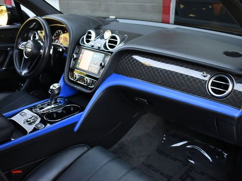 Used 2020 Bentley Bentayga Design Series image 20