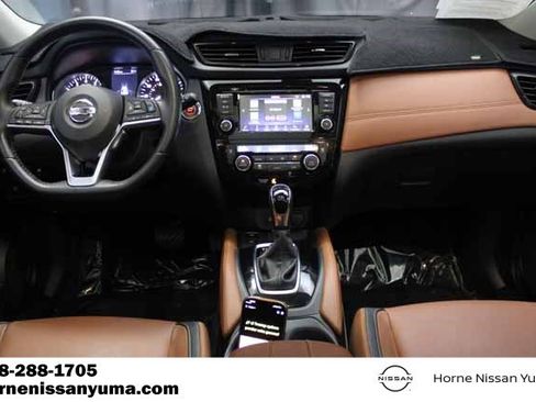 Used 2018 Nissan Rogue SL w/ Premium Package FWD image 12