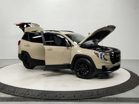 Used 2023 GMC Terrain SLE w/ Driver Convenience Package FWD image 10