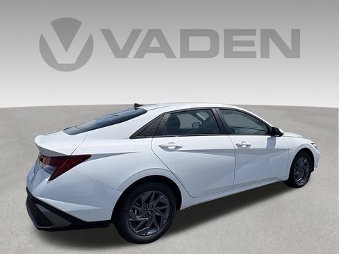 New 2026 Hyundai Elantra Hybrid FWD image 8