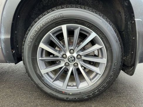 Used 2018 Toyota Highlander XLE image 30