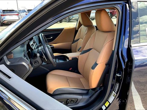 Used 2025 Lexus ES 350 w/ Premium Package image 8