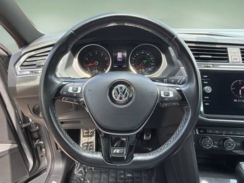 Used 2021 Volkswagen Tiguan SE R-Line FWD image 12