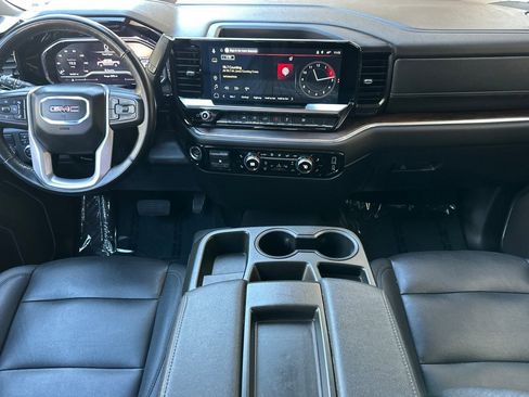 Certified 2025 GMC Sierra 1500 SLT image 16