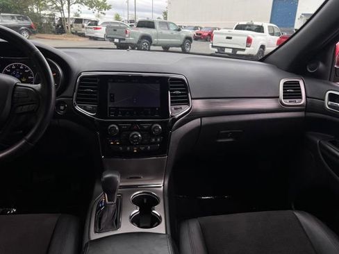 Used 2019 Jeep Grand Cherokee Altitude RWD image 14