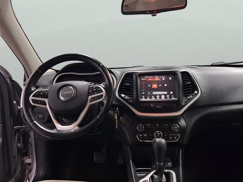 Used 2017 Jeep Cherokee Latitude w/ Safety/Convenience Group FWD image 14