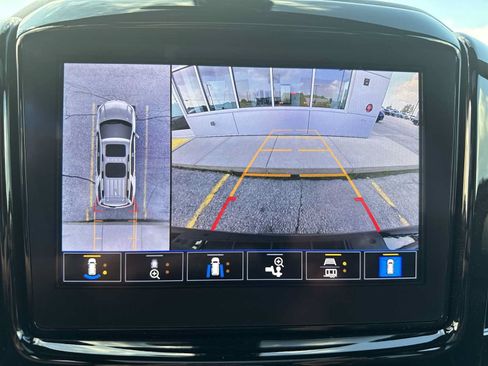 Certified 2023 Chevrolet Traverse LT w/ LT Premium Package AWD/4WD image 24