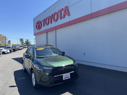 Certified 2024 Toyota Corolla Cross LE w/ Moonroof Package AWD/4WD image 1