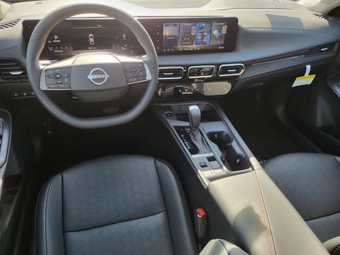 New 2026 Nissan Sentra SR w/ SR Premium Package FWD image 2