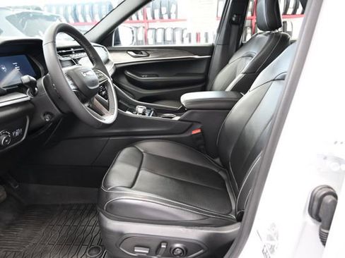 Used 2025 Jeep Grand Cherokee L Limited w/ Luxury Tech Group II image 10