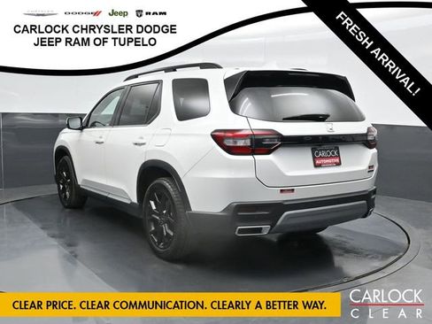 Used 2025 Honda Pilot Touring image 10