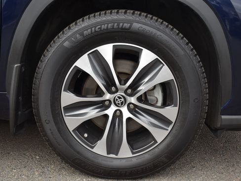 Used 2022 Toyota Highlander XLE AWD/4WD image 28