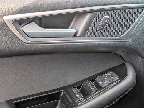 Used 2019 Ford Edge SEL image 21
