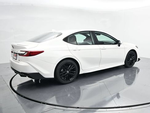 Used 2025 Toyota Camry SE w/ Convenience Package FWD image 8