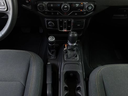 Used 2025 Jeep Wrangler Unlimited Sport AWD/4WD image 14