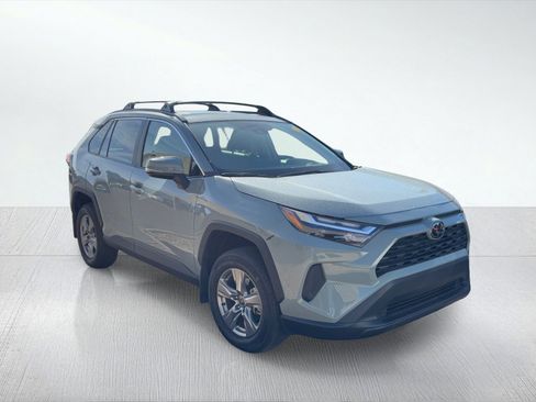 Used 2023 Toyota RAV4 XLE w/ Convenience Package image 5