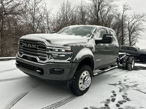 New 2026 RAM 5500 4x4 Crew Cab w/ Laramie Trim Package image 42