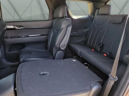 Used 2024 Hyundai Palisade Calligraphy image 8