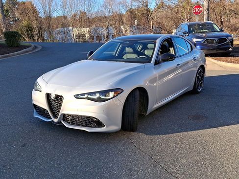 New 2025 Alfa Romeo Giulia w/ Veloce Package Rwd image 4