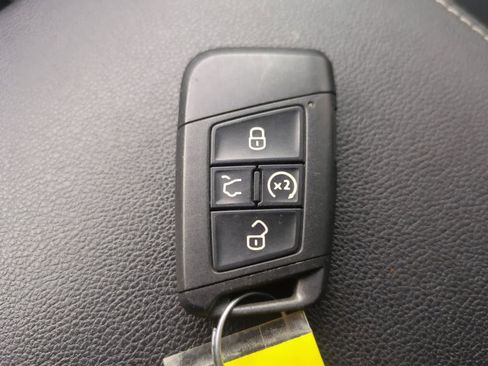 Used 2021 Volkswagen Atlas Cross Sport SE w/ Panoramic Sunroof Package image 35