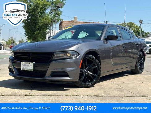 Used 2018 Dodge Charger SXT w/ Blacktop Package RWD image 1