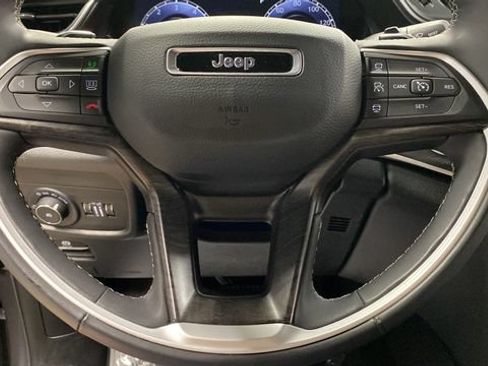 Used 2024 Jeep Grand Cherokee L Limited w/ Luxury Tech Group II AWD/4WD image 16