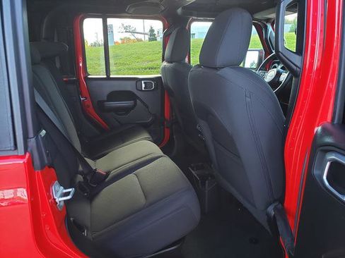 Used 2023 Jeep Gladiator Sport image 13