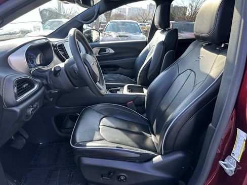 Used 2023 Chrysler Pacifica Limited w/ S Appearance Package image 20