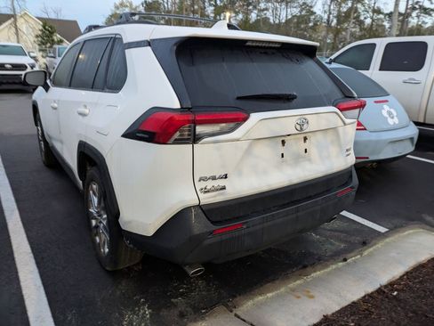 Used 2019 Toyota RAV4 XLE Premium w/ Cold Weather Package image 5