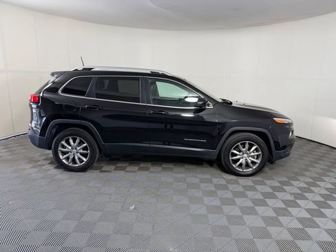 Used 2018 Jeep Cherokee Limited w/ Technology Group AWD/4WD image 8