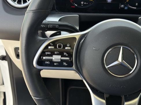 Used 2023 Mercedes-Benz GLB 250 image 23