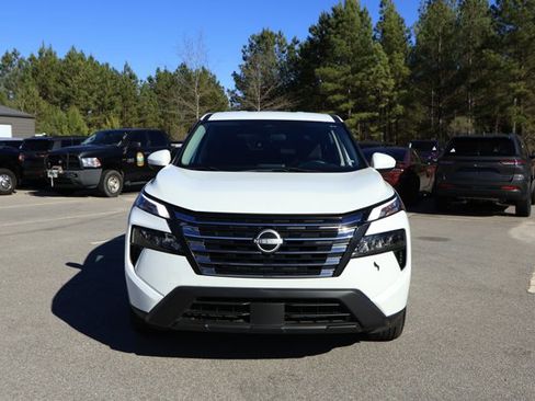 Used 2024 Nissan Rogue SV image 2