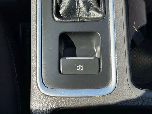 Used 2017 Ford Escape SE image 38