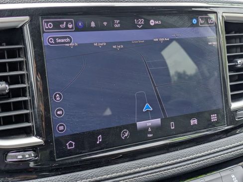 Used 2024 Chrysler Pacifica Limited FWD image 20