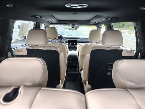 Certified 2025 Jeep Grand Cherokee L Limited w/ Luxury Tech Group II image 14