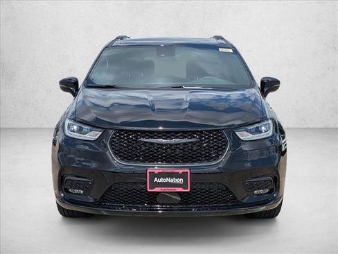 New 2026 Chrysler Pacifica Select image 12