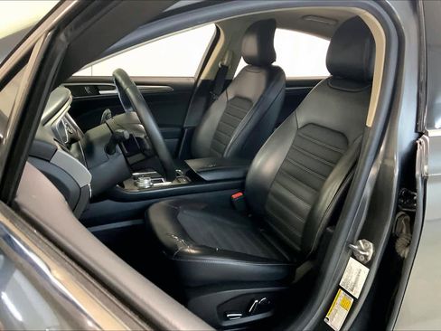 Used 2017 Ford Fusion SE w/ Equipment Group 201A image 7