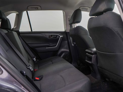 Used 2021 Toyota RAV4 LE AWD/4WD image 12