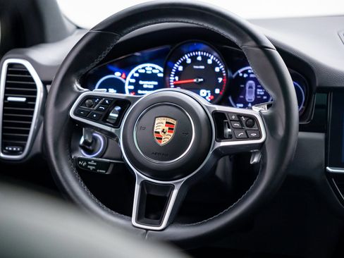 Used 2023 Porsche Cayenne AWD/4WD image 12