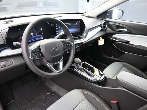New 2026 Chevrolet Trax LT w/ Driver Confidence Package FWD image 20